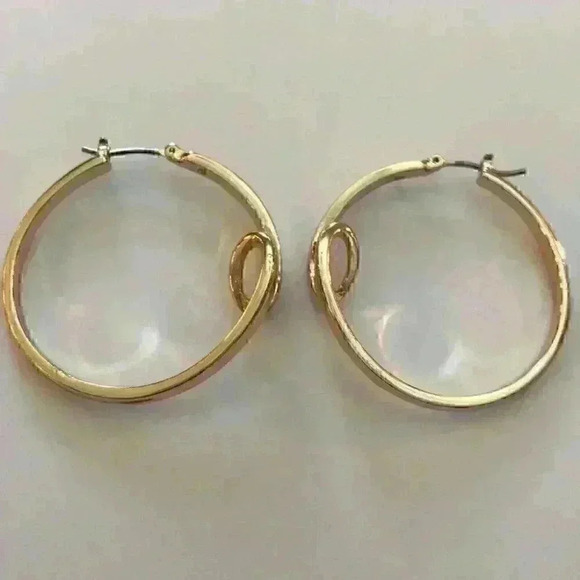 Anne Klein new Gold Tone Medium Ribbon Earrings - Picture 4 of 8